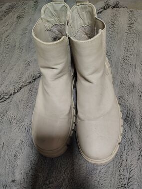 MIA Cream Leather Ankle Booties